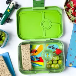 Yumbox Panino 4 Rum, Green/Race Cars