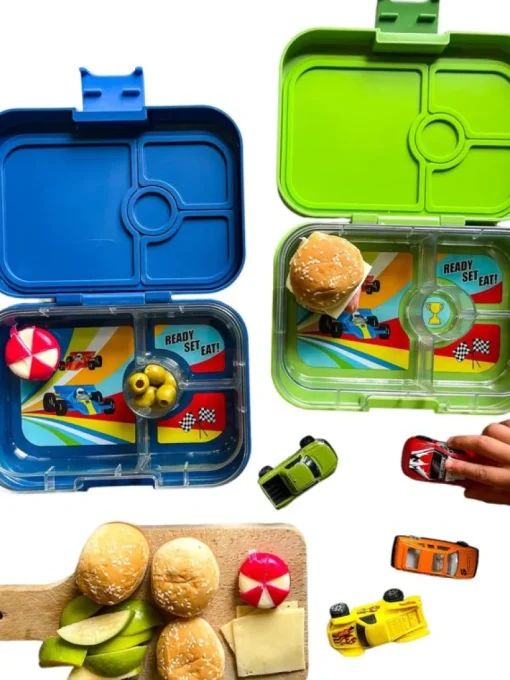 Yumbox Panino 4 Rum, Green/Race Cars