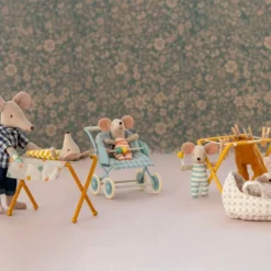 Maileg Dukkemøbler & Tilbehør*Puslebord, Baby Mus - Okker