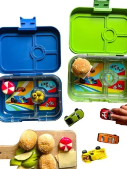 Yumbox Madpakken*Panino 4 Rum, Blue/Race Cars
